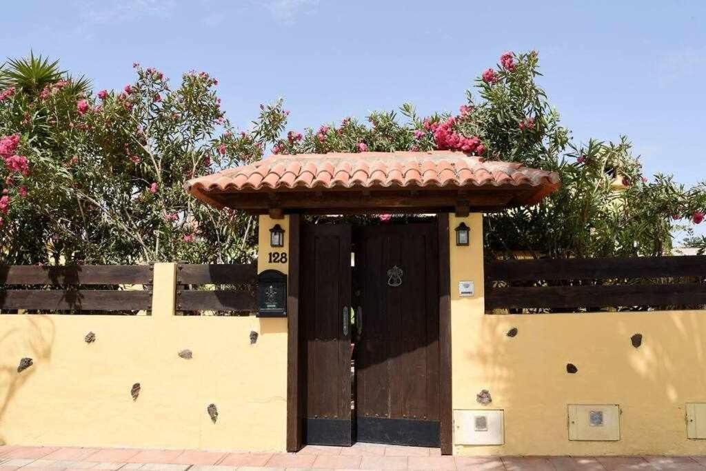 Aurora Mari Villa Your Dream Steps From The Ocean Shore 科斯塔卡莱塔 外观 照片